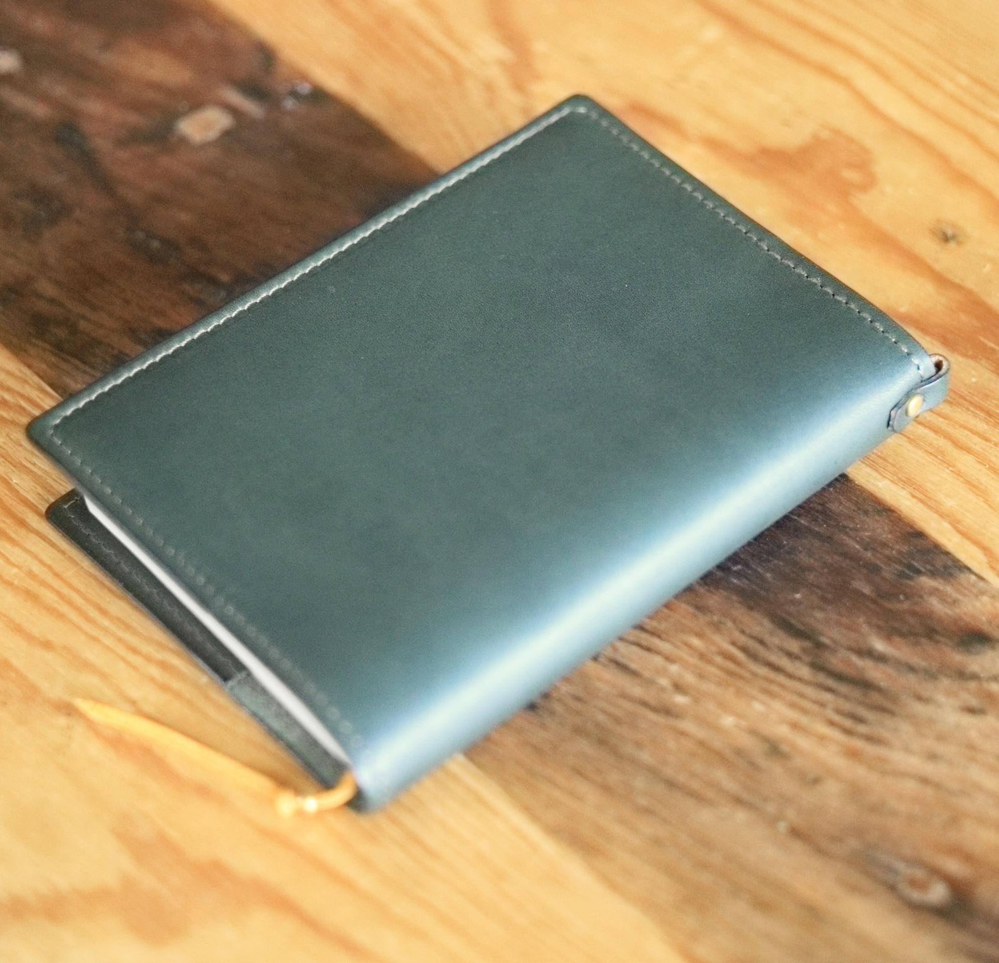 真鍮玉とイタリアンレザーのブックカバー　ターコイズ　（文庫本サイズ）